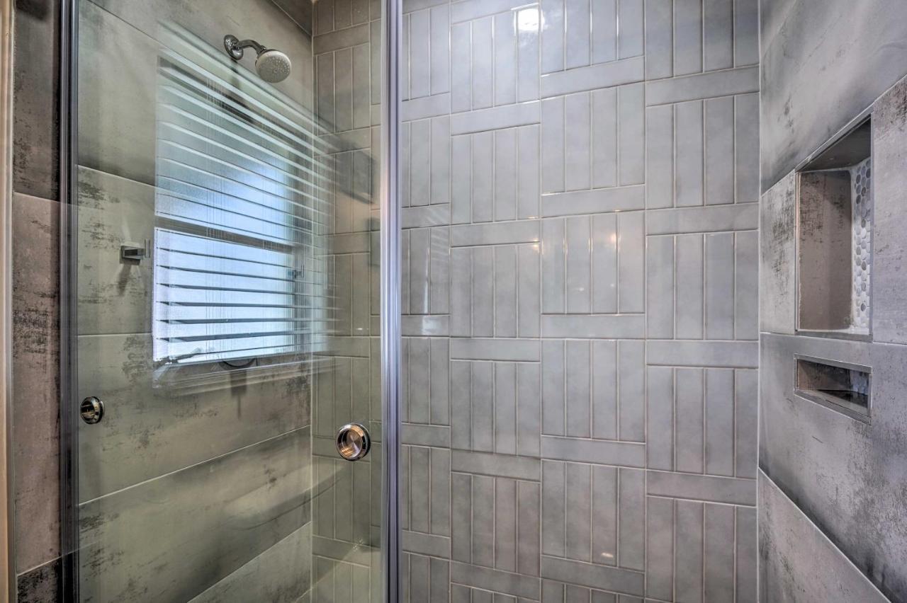 Naples Oasis With Screened Pool, Bike To Beach! Екстериор снимка